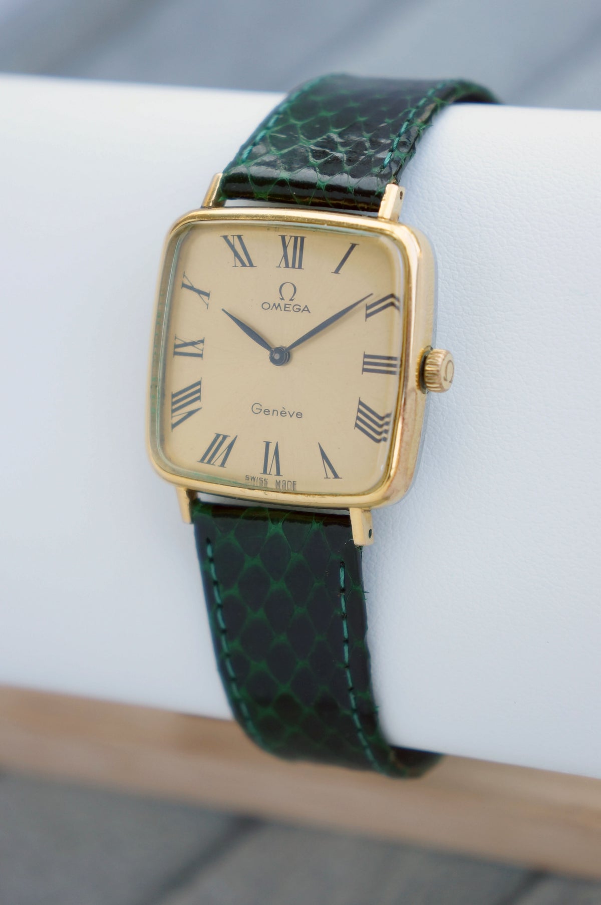 Omega Genève square tank